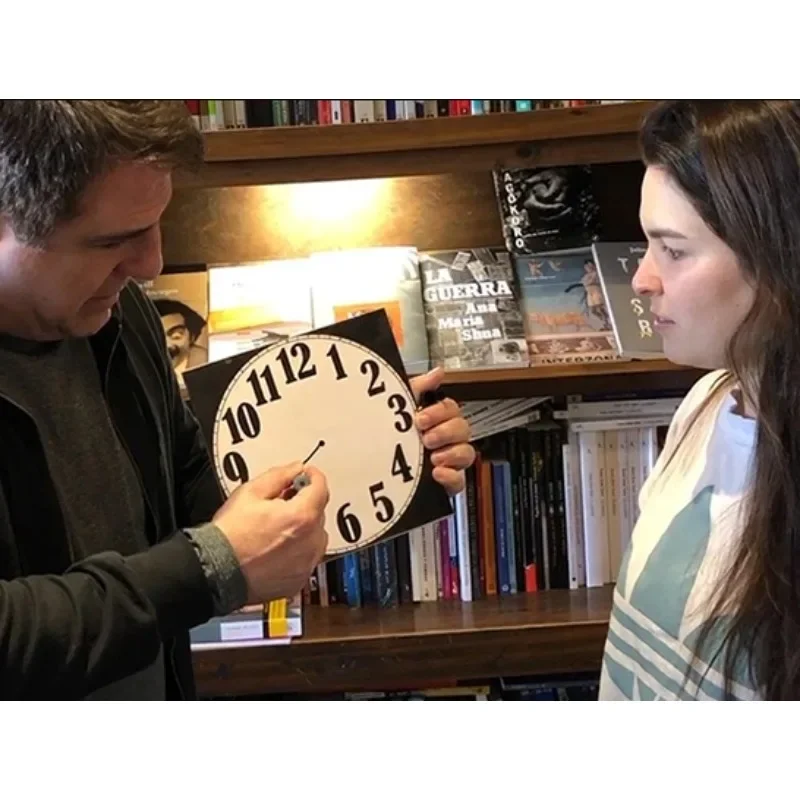 في الوقت المناسب بواسطة خوان بابلو ساعة التنبؤ الخدع السحرية عن قرب أوهام Mentalism الدعائم السحرية الحيل قراءة العقل دعائم ماجيا