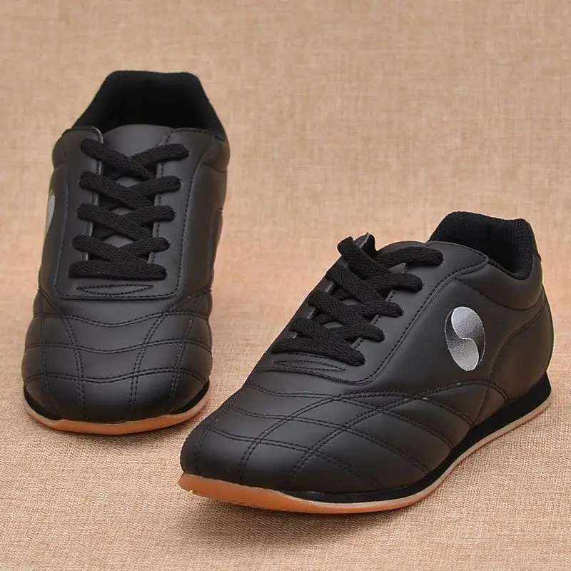 2025 New Chinese Kung Fu Shoes Martial Arts Shoes Leather Breathable Shaolin Taiji Karate Taekwondo Sneakers