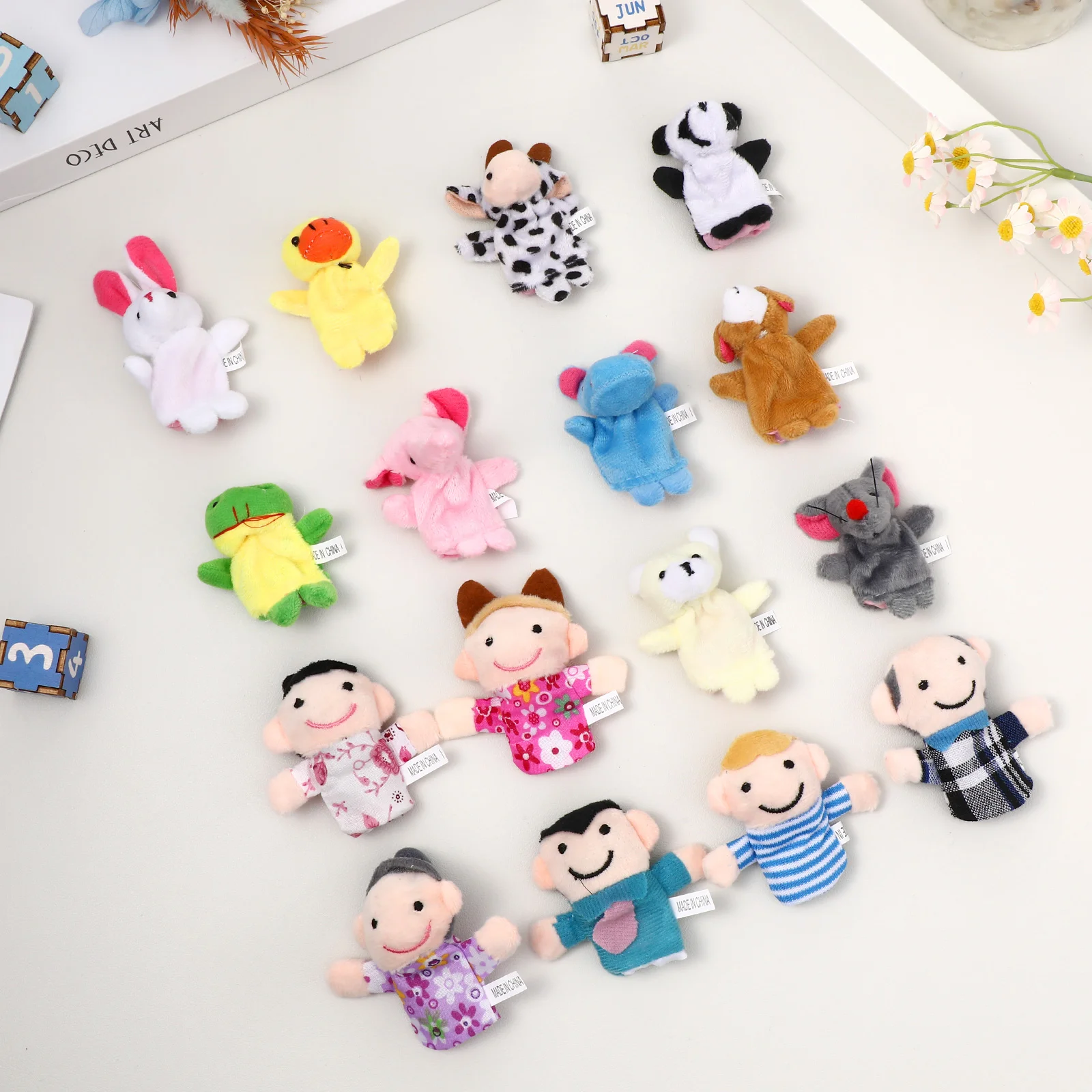 16 pezzi di burattini da dito in peluche set animali membri della famiglia giocattoli per bambini storia tempo di gioco (modello casuale)