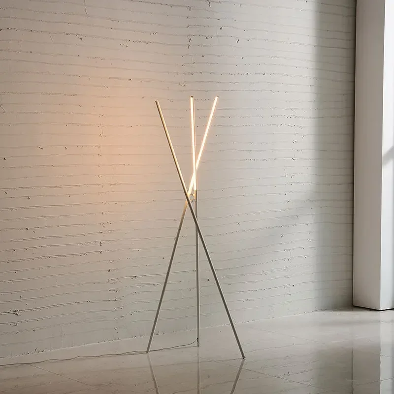 Lámpara de pie creativa LED minimalista nórdica, luces verticales de 3 puntas de aluminio, decoración de iluminación de ambiente para sala de estar