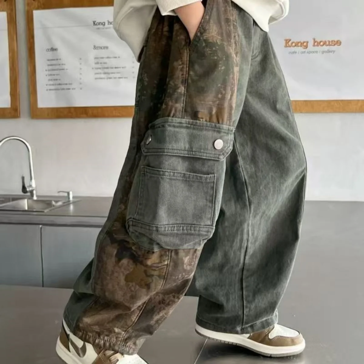 2026 New Boys' Autumn Camouflage Workwear Casual Pants - Stylish Loose-Fit Long Pants for Middle and Tall Children