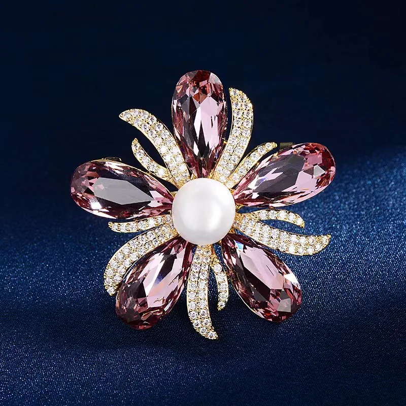 

Delicate and elegant Fresh Water Pearl Flower Women's Brooch Atmospheric upscale corsage pin Coat sweater Creative accessories