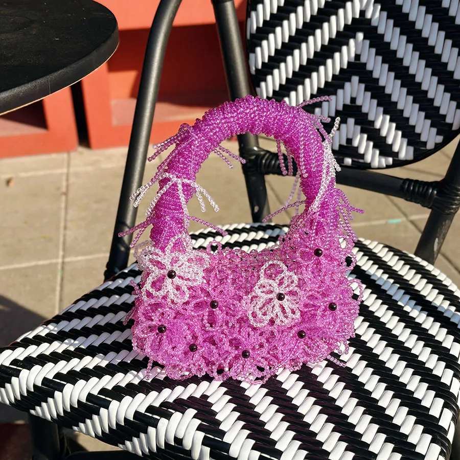 Süße und verspielte handgefertigte Perlenblumen-Webtasche, kreative, individuelle, lässige Handtasche für Lippenstift und Kleingeld – Detail 4