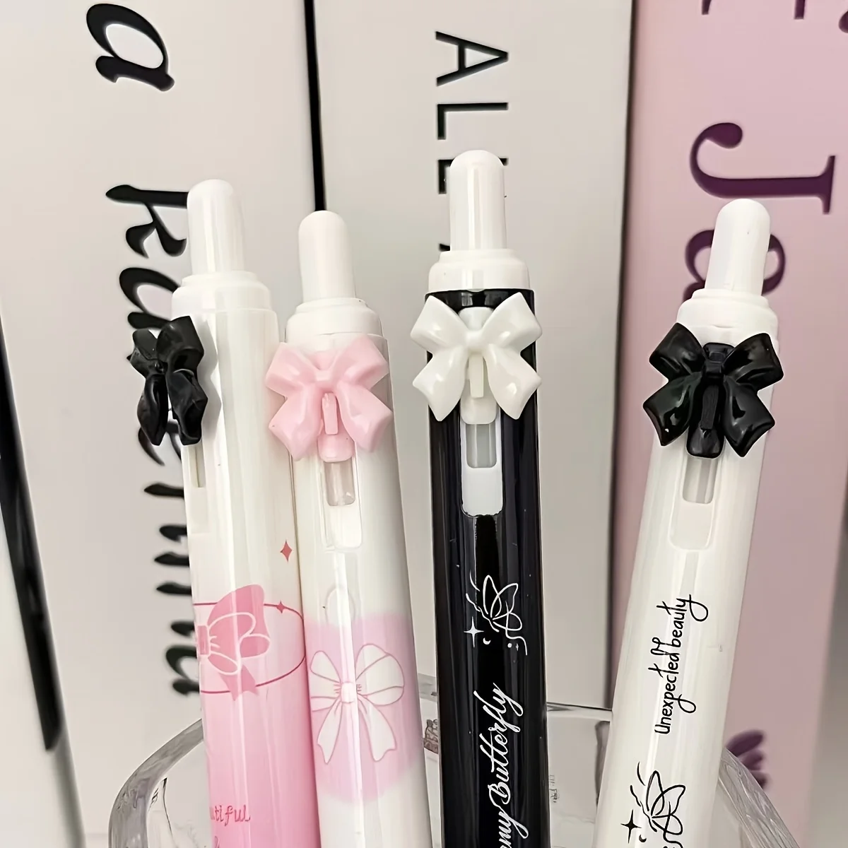 4 Stück niedliche, einziehbare Stifte, Cartoon-Gelstifte, Stifte mit weichem Griff, 0,5-mm-Stift mit schwarzer Tinte, ästhetische Stifte, Kawaii-Büro- und Schulstifte – Detail 2