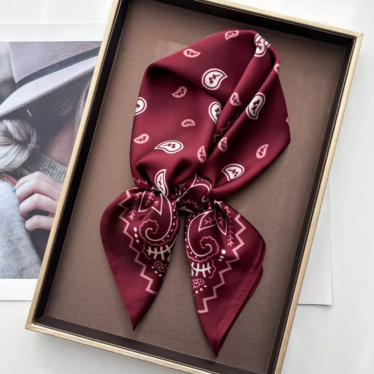 1 Pcs Fashion Paisley Bandana Scarf for Women Lightweight Satin Silk Like Headband Versatile for Hair Neck Wrist Boho Style