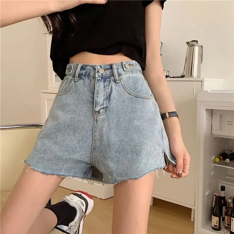 American Retro Straight Leg Denim Shorts Slim Fit for Women with a Nostalgic and Versatile Design Hot Pants for Summer Outerwear