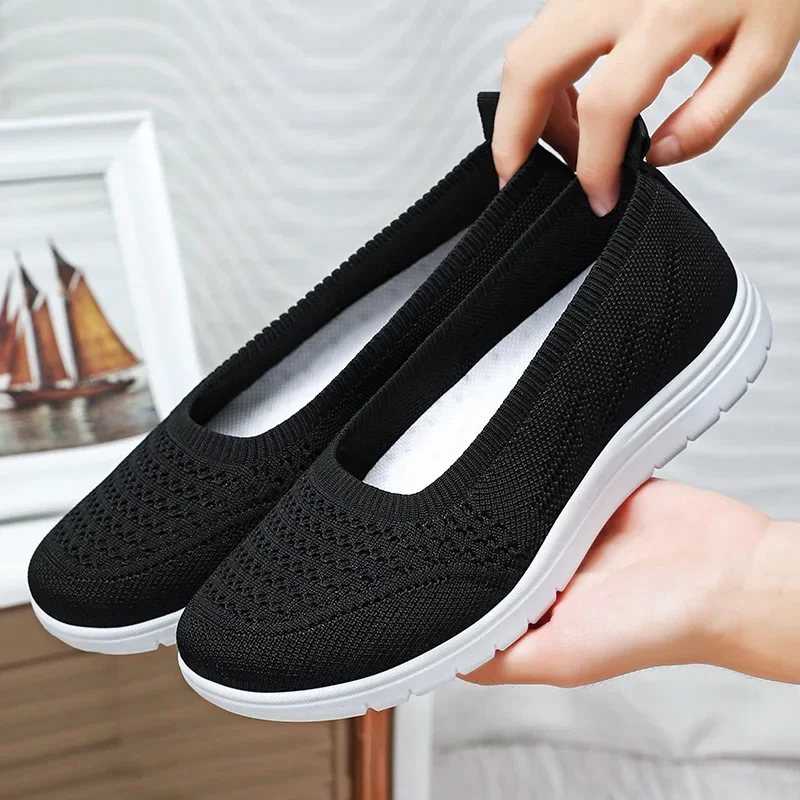 Women's Shoes with Shallow Mouth Flat Bottom Mom's Shoe Cover Casual and Comfortable Not Tiring Feet Women's Shoes 2024