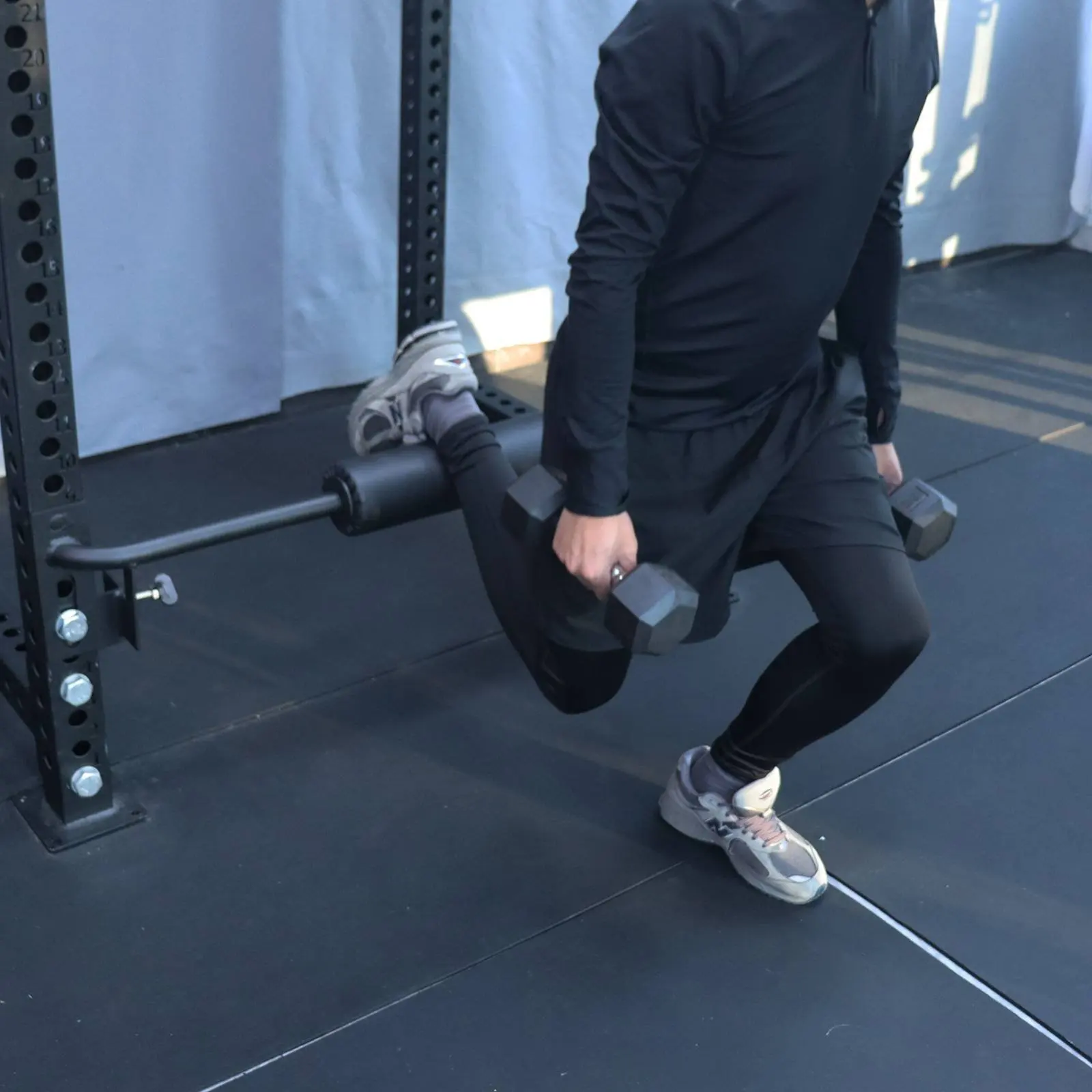accessoire-de-lunge-bulgare-avec-rembourrage-en-mousse-epaisse-cylindre-de-lunge-pour-une-seule-jambe-support-de-jambe-pour-tirage-a-l'epaule-hauteur-reglable