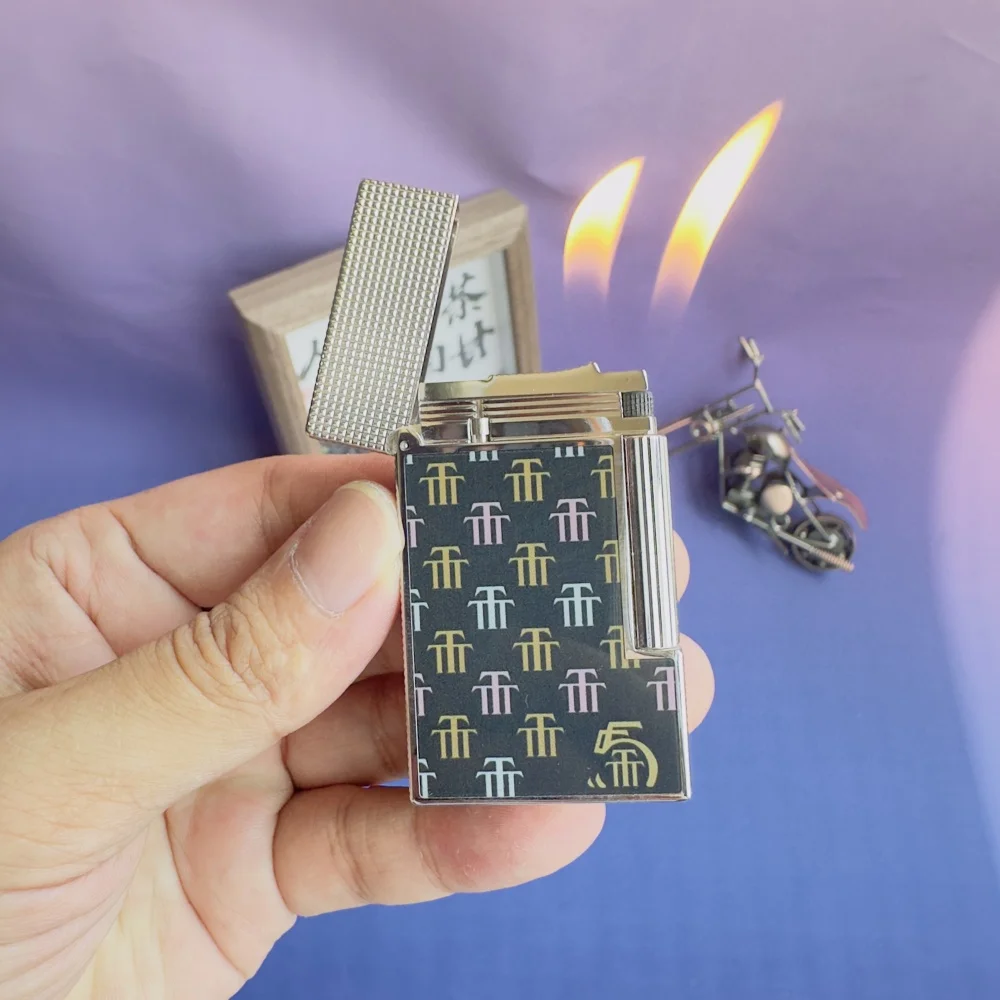 

Luxury custom lighter, limited edition T-shaped dual-flame design, comes with a set of custom accessories.