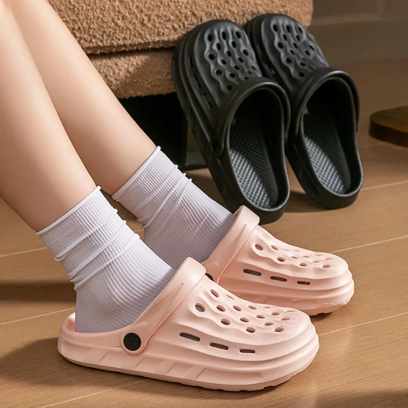 Summer Fashion Hollow Out Clogs Sandals Couple Soft Bottom Non-Slip Closed Toe Hole Shoes Sandals Men's Breathable Beach Slides