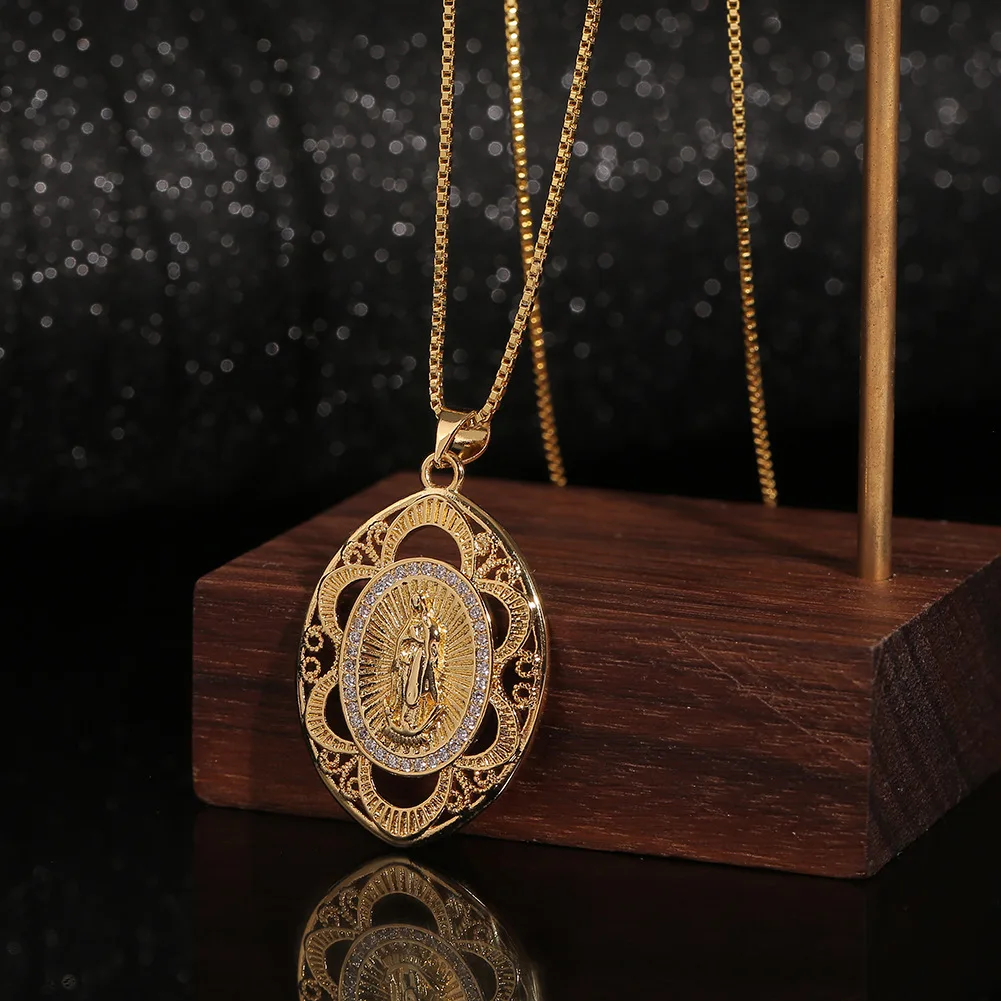 Retro Palace Style Virgin Mary Relief Hollow Pattern Oval Pendant Necklace Is The First Choice Gift for Family and Friends