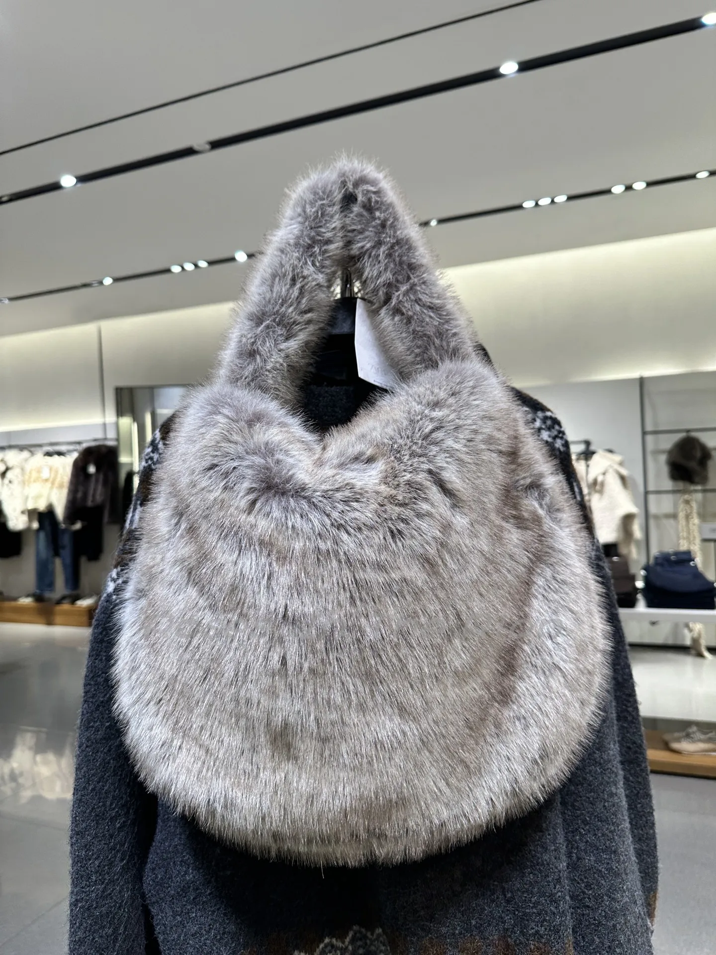 

Новая осенне-зимняя женская сумка с эффектом искусственного меха, на шнурке, мягкая, пушистая, 6760610, элегантная сумка квадратной формы