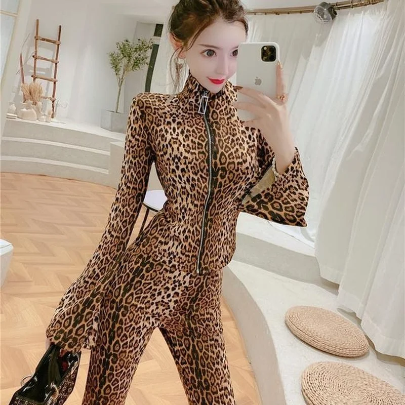 

Leopard Print Streetwear Women Two Piece Sets Spring Autumn Fashion Long Sleeve Zipper Up Top and Flare Pants Suit Outfits E411