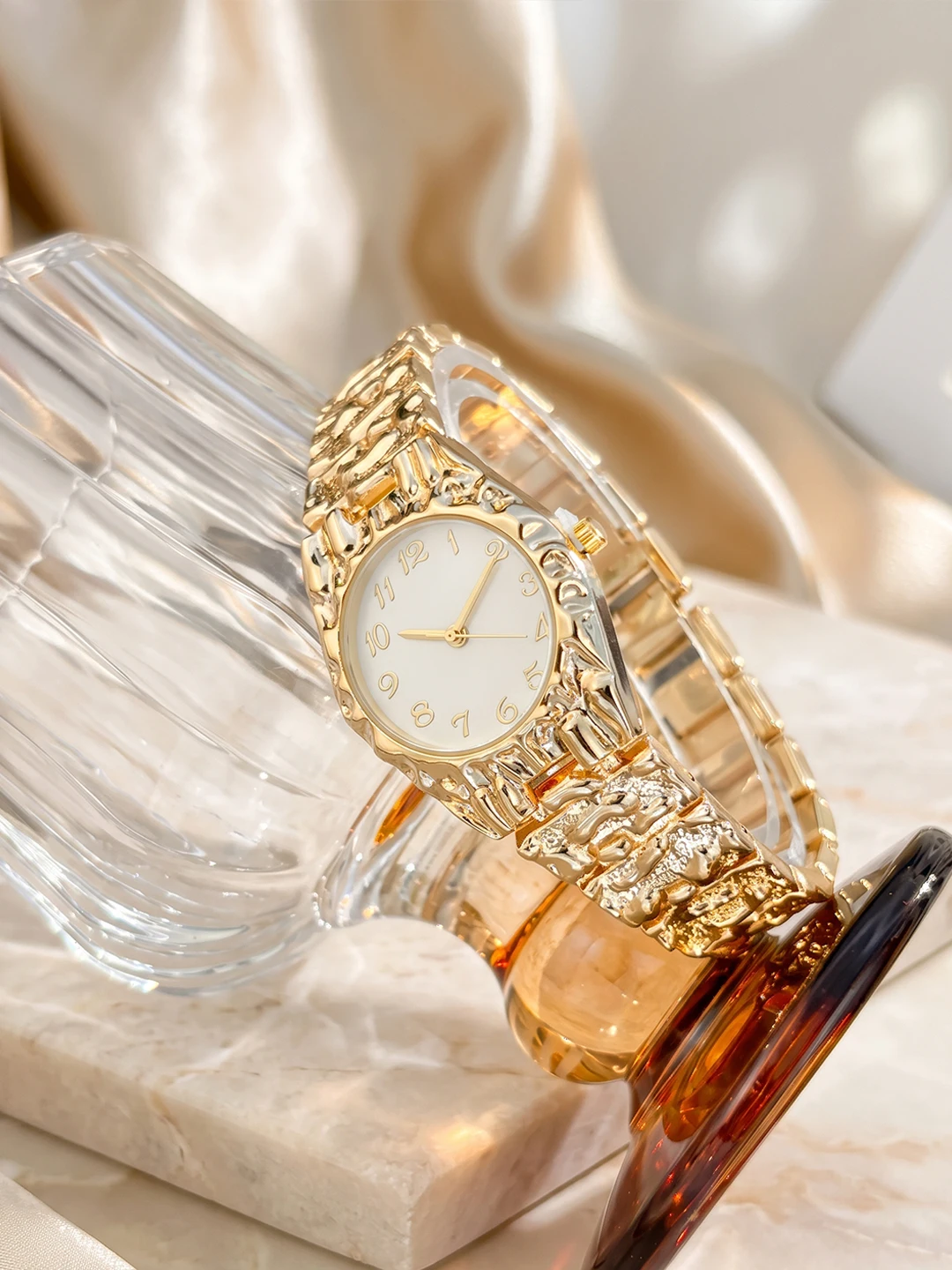 Vintage Luxurious Oversized Round Dial Gold Lava Style Band Analog Ladies Wrist Watch