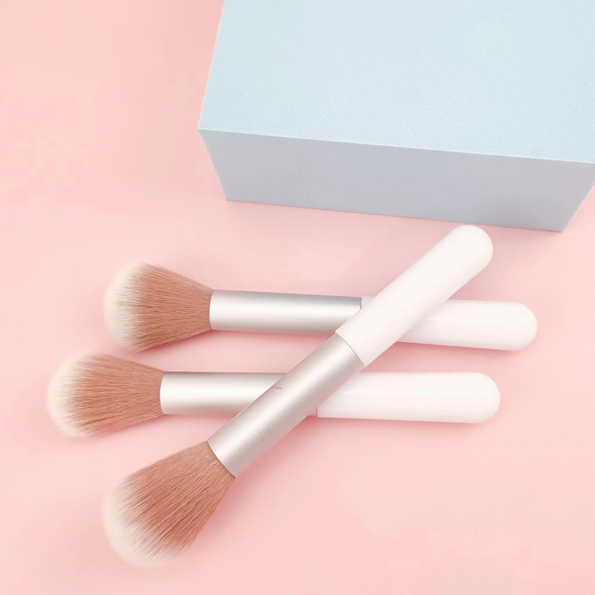 1pcs small white blush brush portable short color makeup tool soft fiber hair paint wholesale brush beauty cosmetic tools