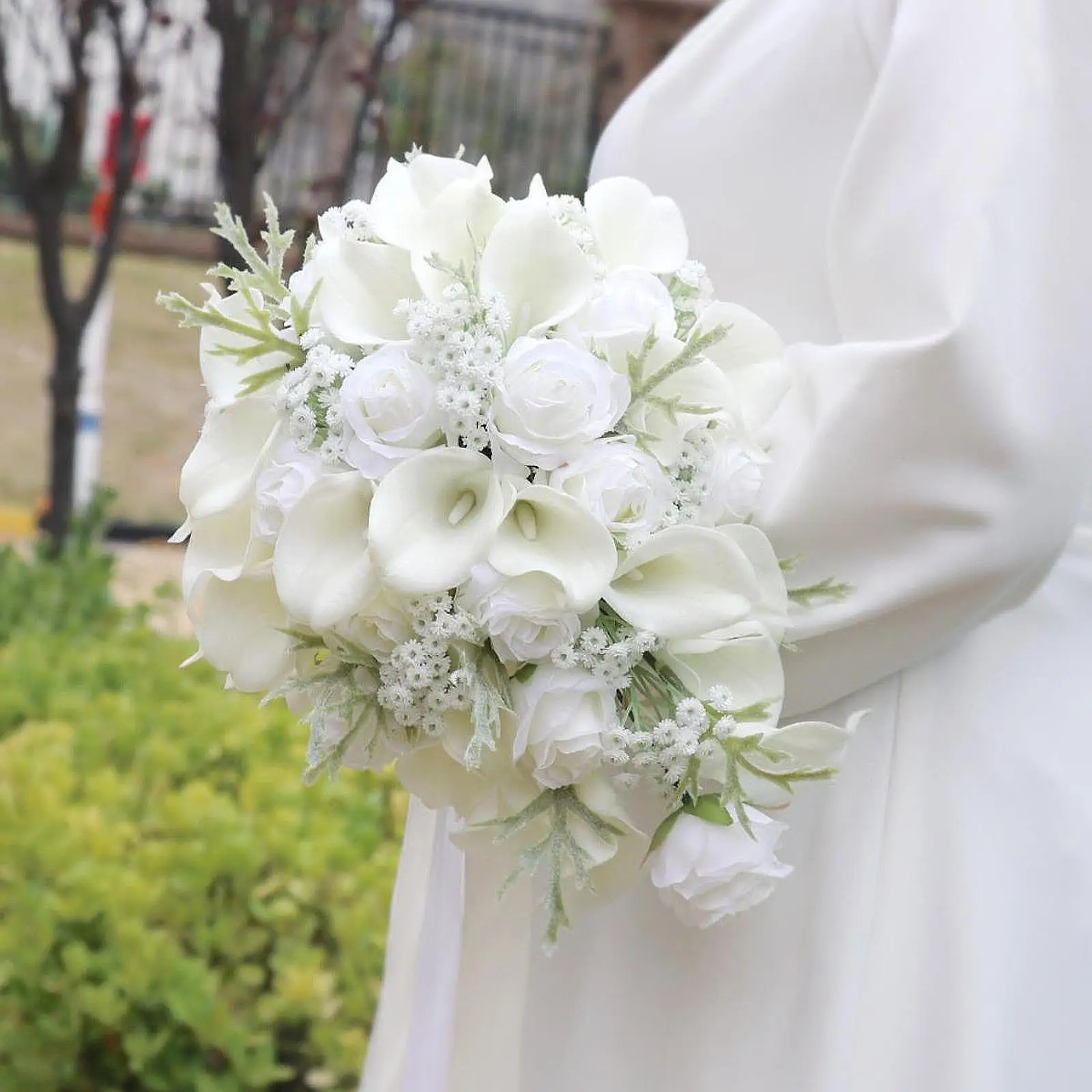 Wedding Bouquet Silk Flower Elegant Realistic Bride Holding Bouquet for Decoration Ceremony Party Valentine's Day Bridal Shower