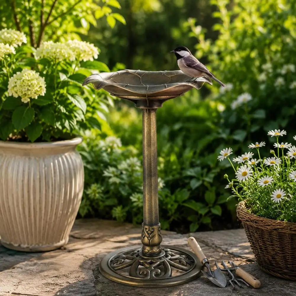 Bain d'oiseaux sur pied en forme de feuille de lotus, mangeoire et abreuvoir pour oiseaux sauvages Ø 50 x 71 cm, bassin décoratif de jardin aspect bronze, plateau d'alimentation extérieur pour jardin, terrasse, pelouse, patio, ornement naturel pour attirer les oiseaux
