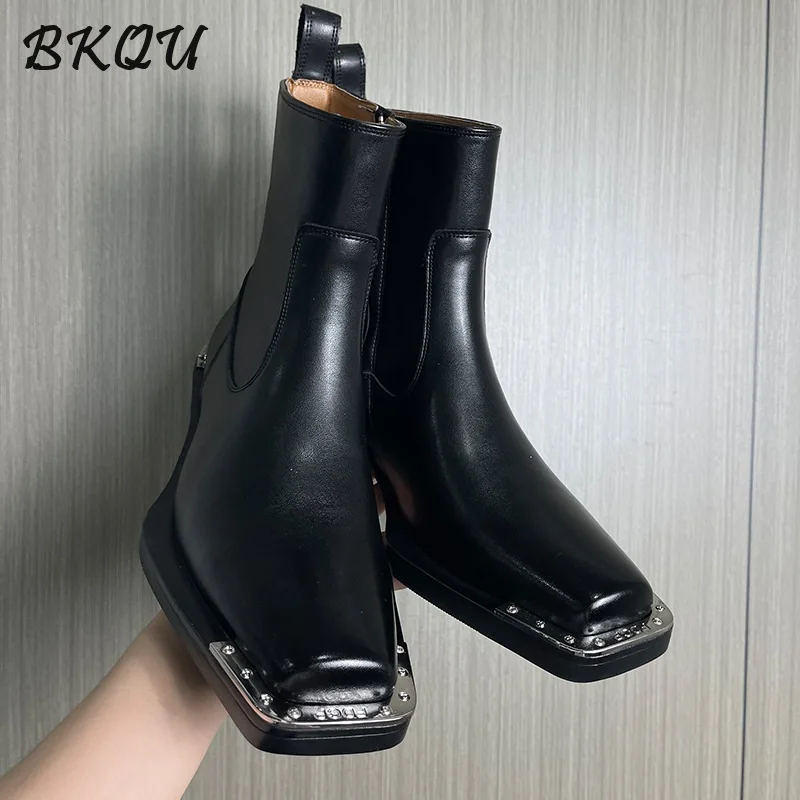 

BKQU Square-Toe Men's Chelsea Boot with Thick Shaft and Metal Cap 2025 Autumn New Zipper Trendy Boot with Metal Decorations