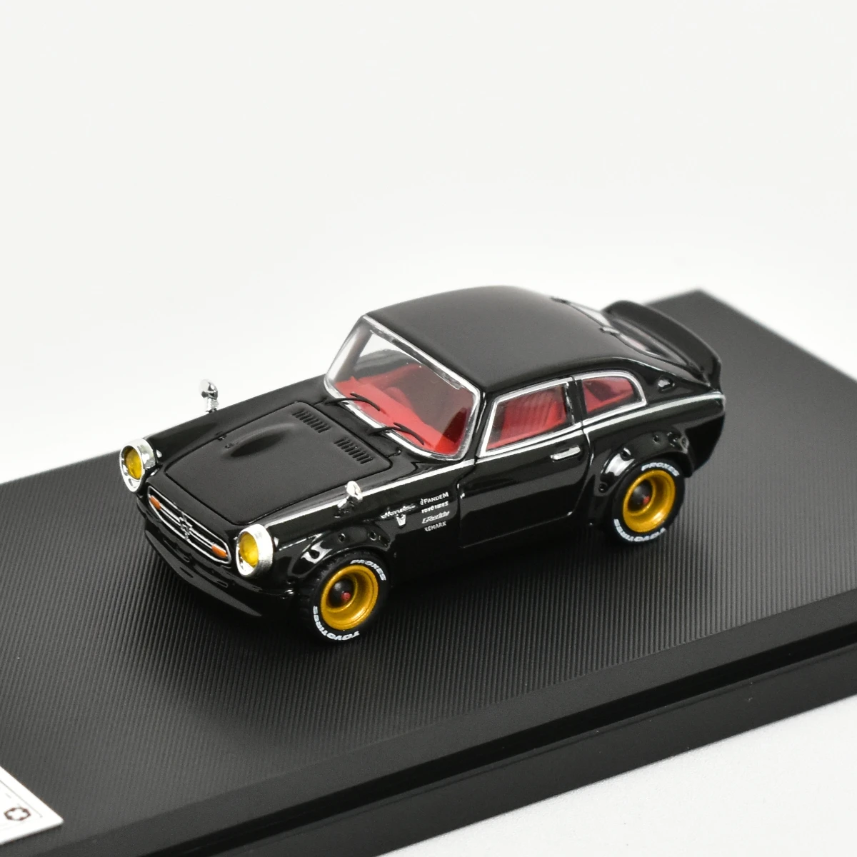 Mortal 1:64 S800 Diecast Model Car