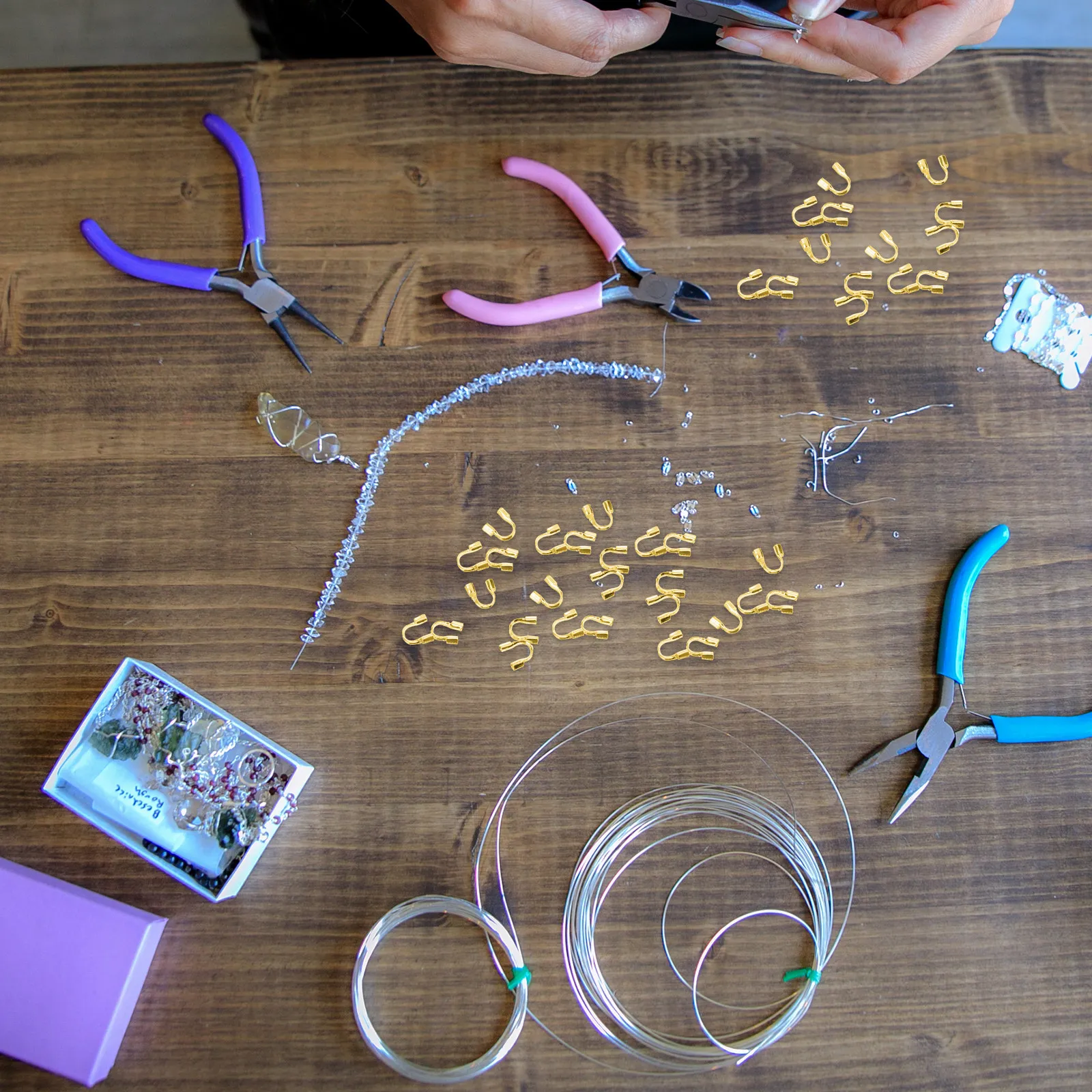 

200Pcs Brass Wire Protectors U Shape Curved Jewelry Making Accessories Easy to Use Crimp Guardians for Handmade Craft DIY Gifts