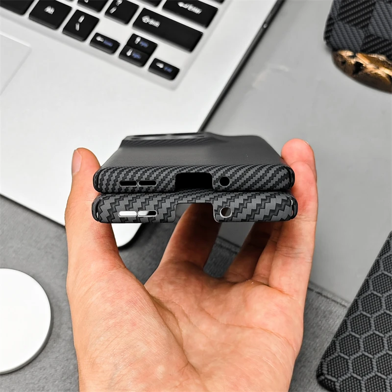 Magnetyczne etui do Motorola Edge 60 Pro, kompatybilne z Magsafe, z wytłaczanym wzorem z włókna węglowego i paskami, twarda obudowa PC do Moto Edge 60Pro — zdjęcie produktu 5