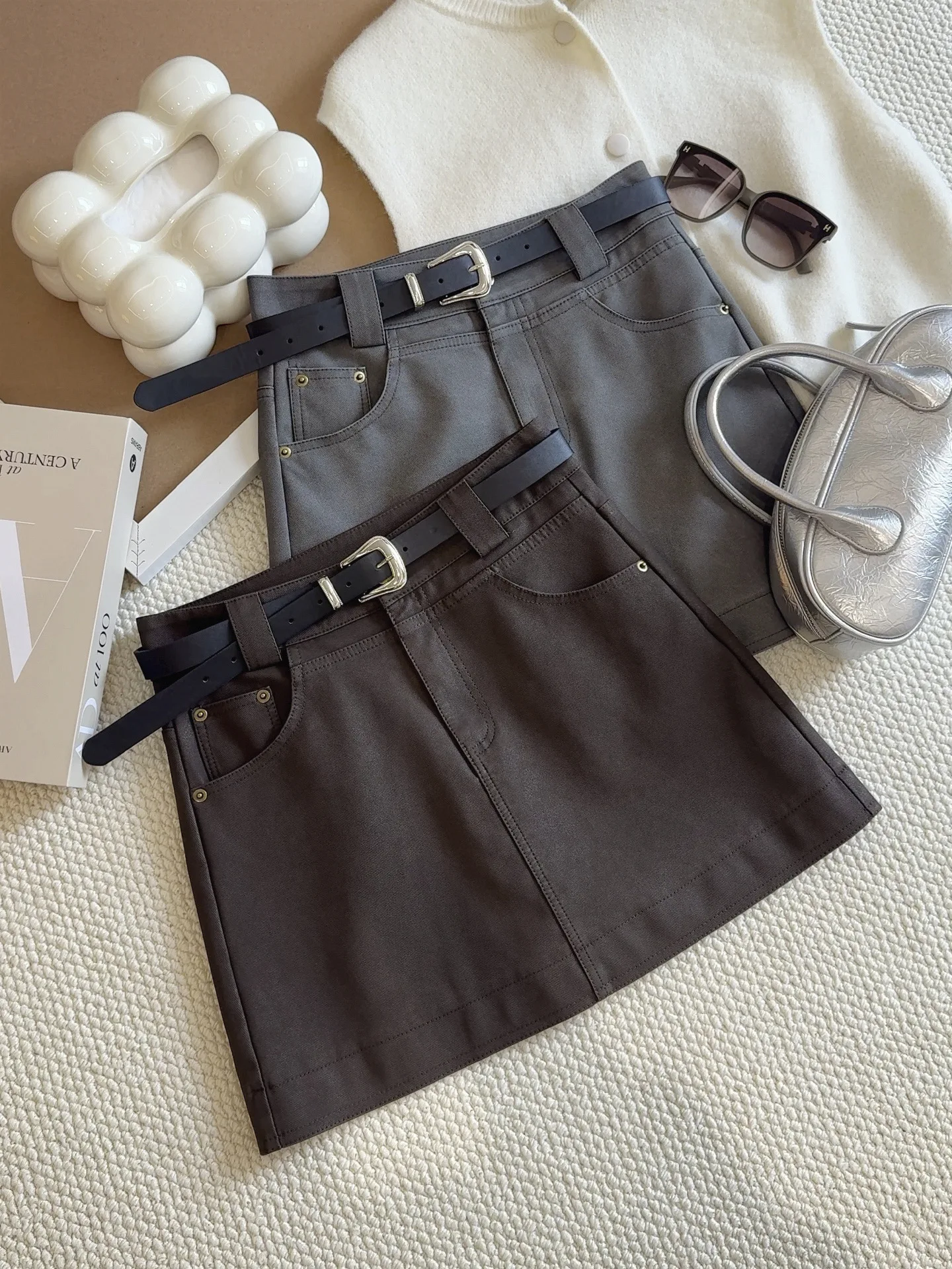 Black PU leather short skirt for women in autumn 2025, new high waist slimming and hip hugging A-line half body skirt