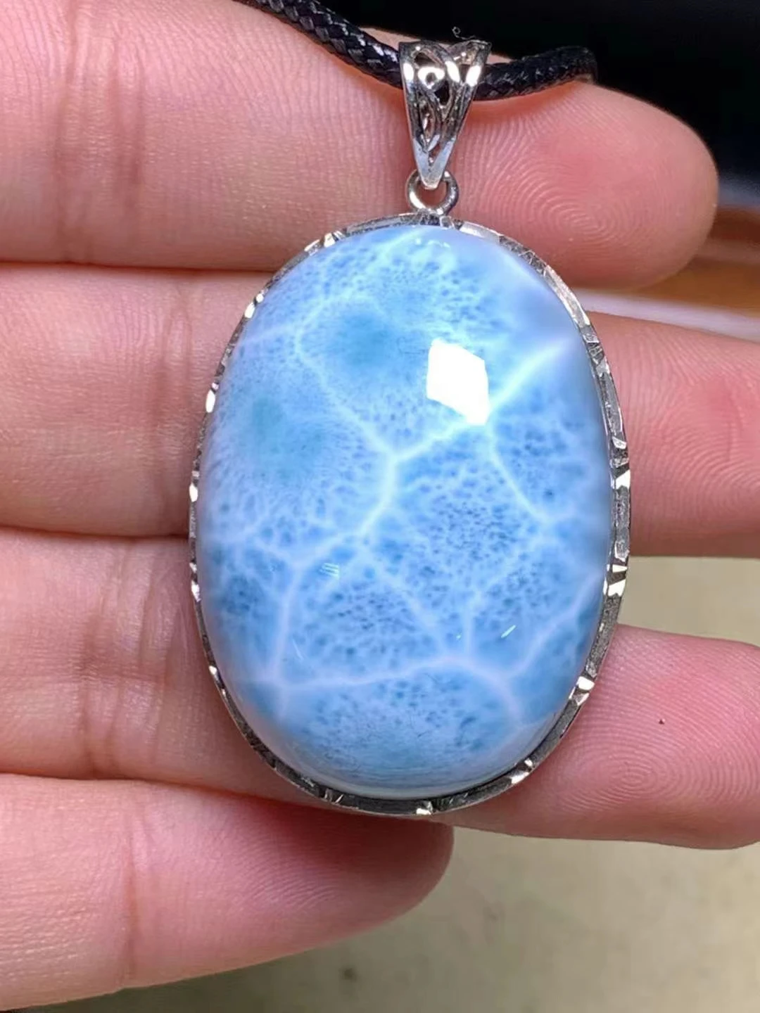 

Natural Blue Larimar Oval Pendant Women Men 23.6*32.6mm Water Pattern 18K Gold Crystal Love Necklace From Dominia AAAAAAA