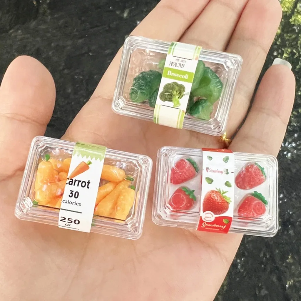 Caja de fresas, brócoli y zanahorias en miniatura para casa de muñecas, simulación de tienda de conveniencia, accesorio para muñecas, escala 1/12