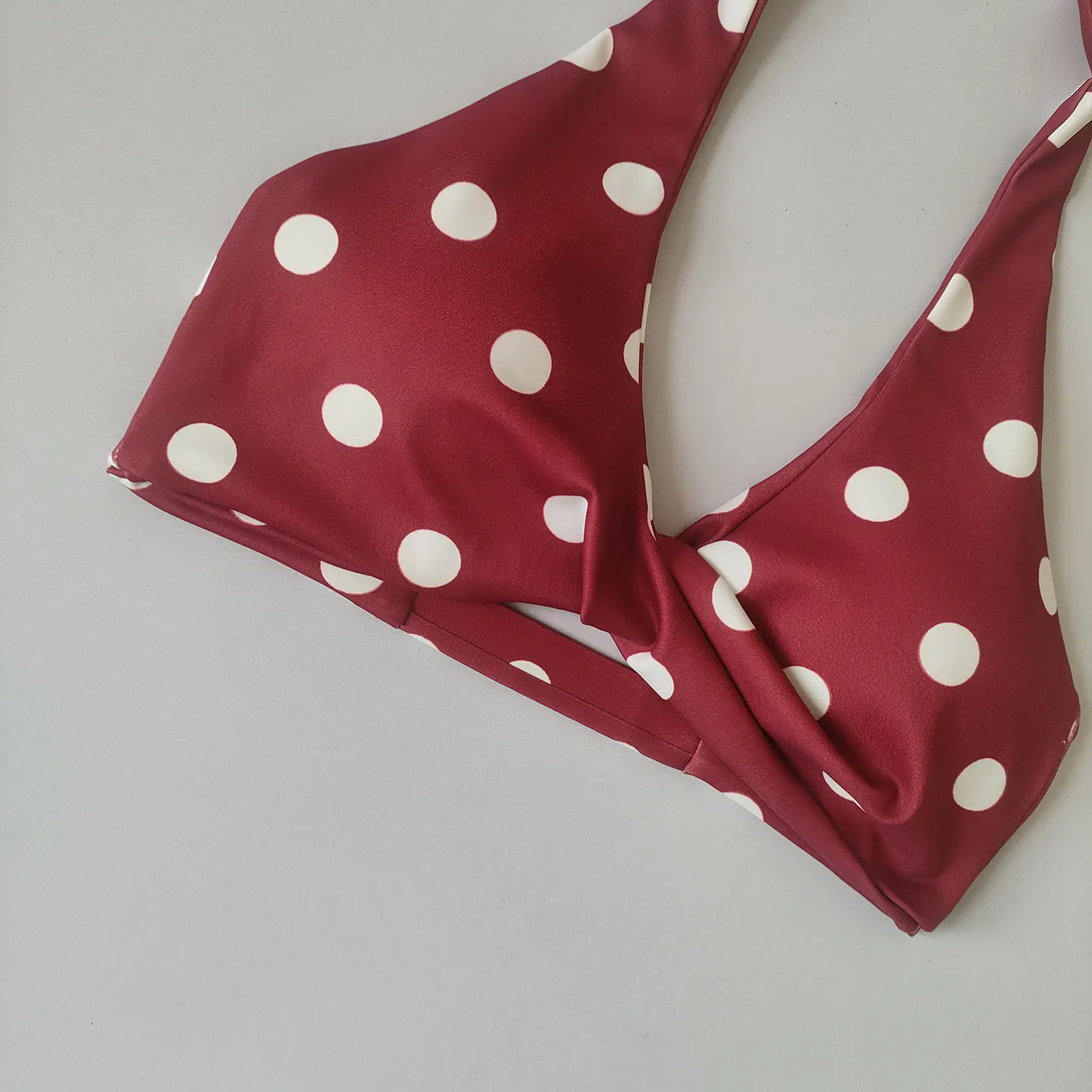 Sport-BH mit Polka-Dot-Muster für Damen, Fitness-Top mit Neckholder, schöner Rückenpartie, Push-up-Effekt, freiliegender Brust, Pilates-Top, Yoga-Bekleidung, Lauf- und Fitness-BH – Detail 10