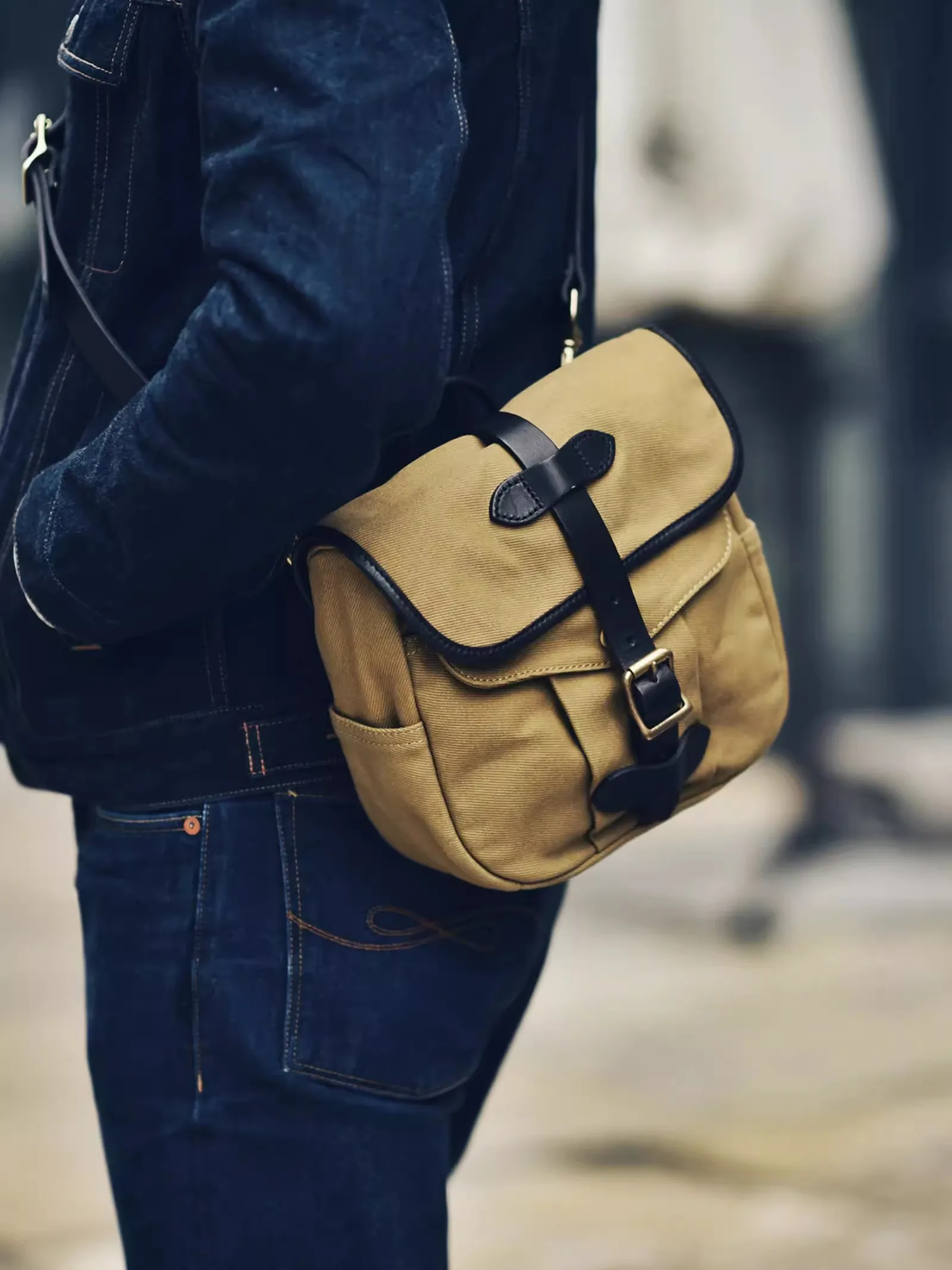 Oil Waxed Canvas & Vegetable Tanned Leather 24*22cm American Vintage Crossbody Bag