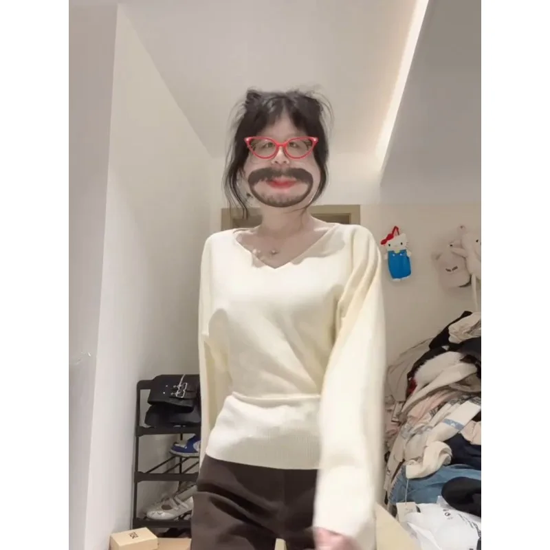Women Gentle Knitted Sweater Women's 2026 Spring New Korean Version Bow Back Waist Design Commuter Bottoming Shirt
