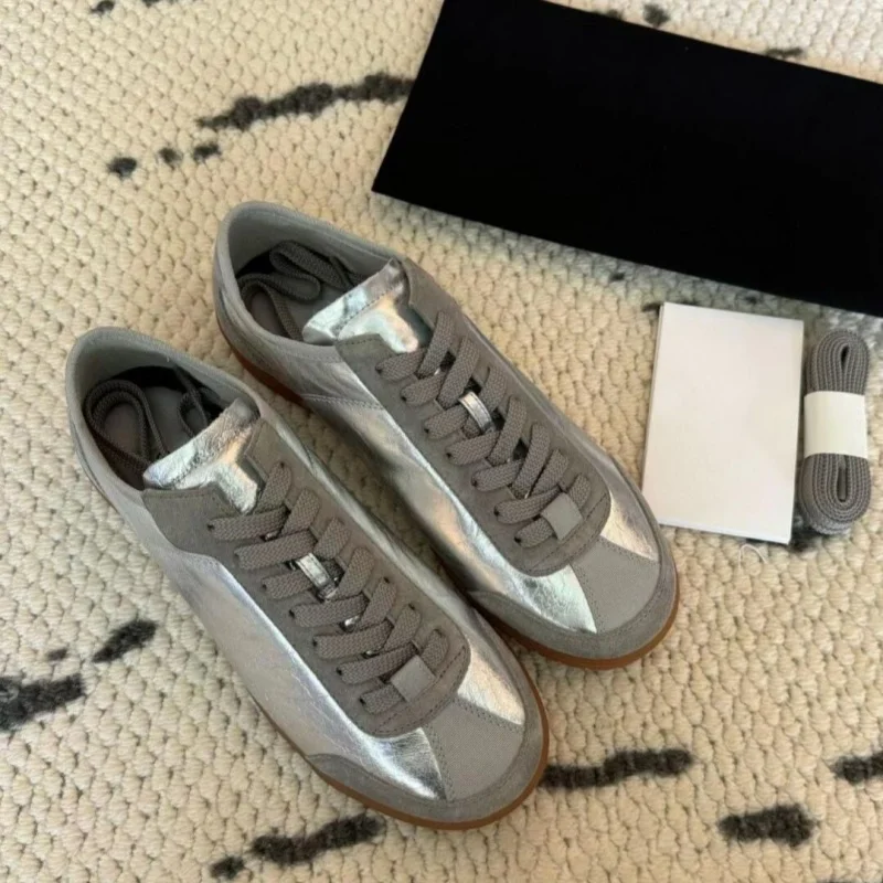 

Ретро-кроссовки для женщин в немецком стиле, металлического серебристого цвета, с резиновой подошвой, для повседневной носки, уличный стиль, плоская подошва.