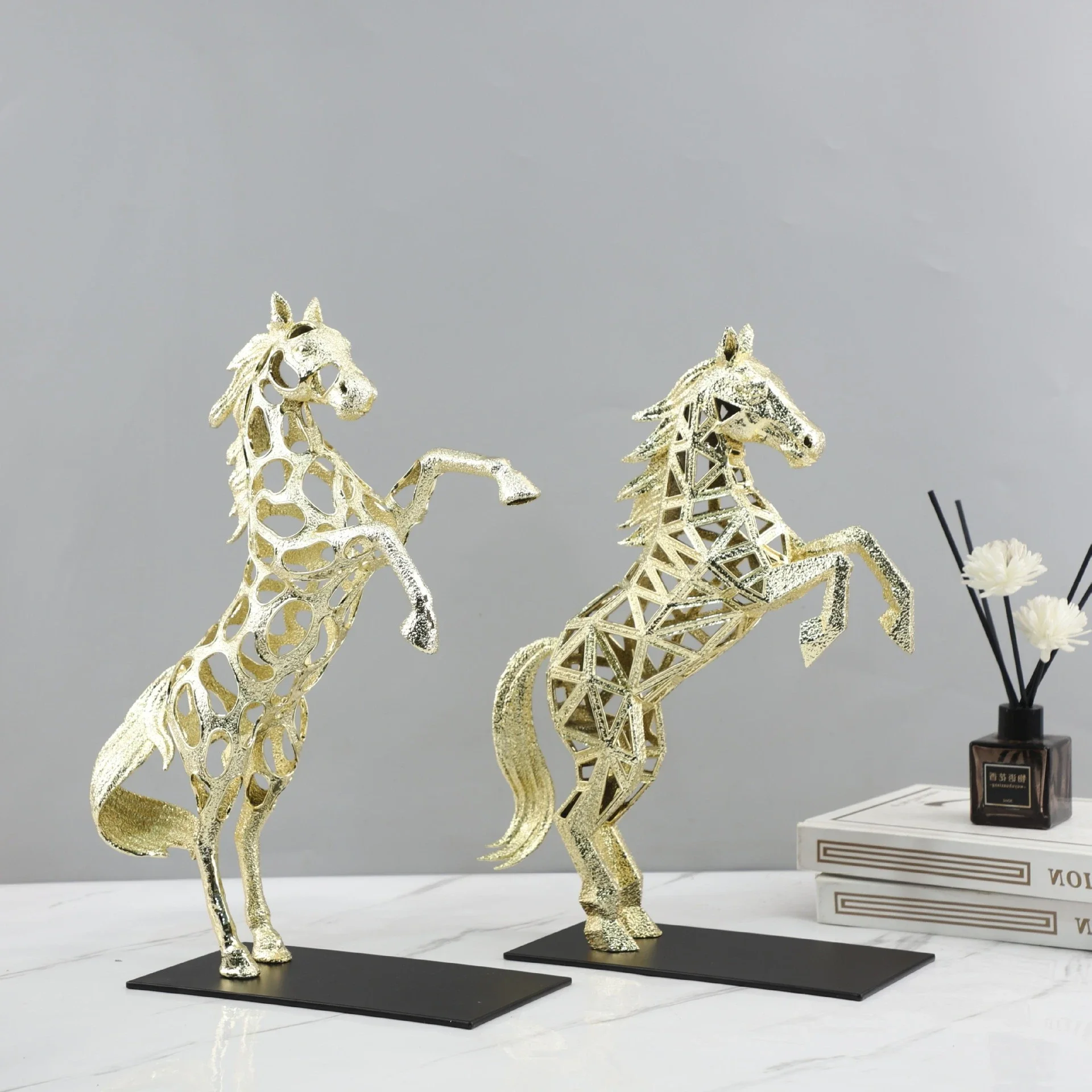 Creative Metal Horse Golden Hollowed Animal Sculpture Realistic Horse Dinosaur Metal Figurine Home Decoration Accessories