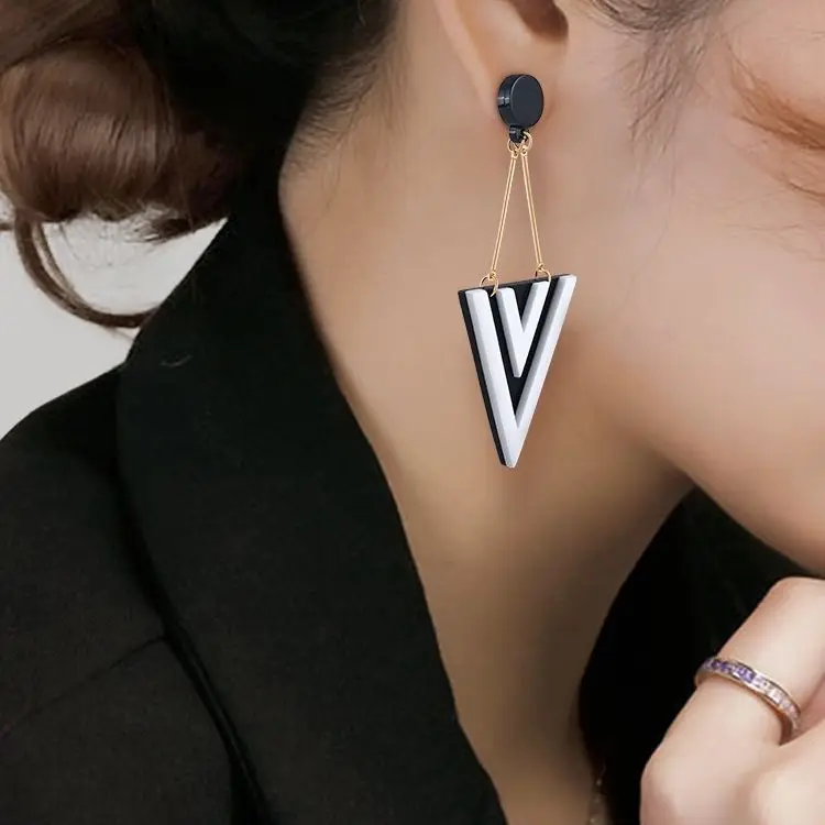 أقراط مرصعة بمثلث أكريليك مبالغ فيها للنساء ، تصميم الشخصية ، اتجاه الموضة ، جديد ،