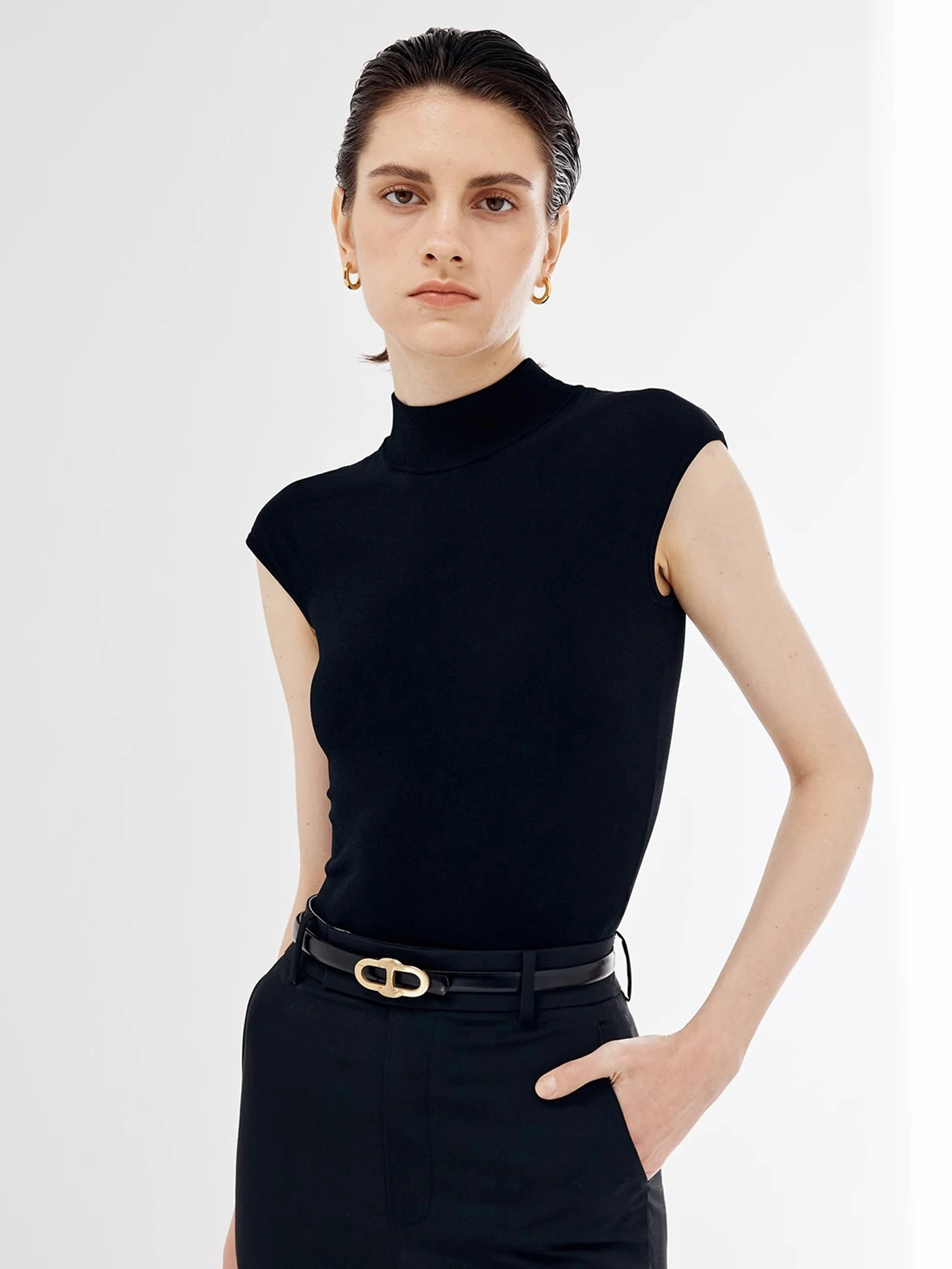 

Комбинезон ZIA ZHANG: Удобный, облегающий, с открытыми плечами, воротником-стойкой и пуговицами, базовая модель