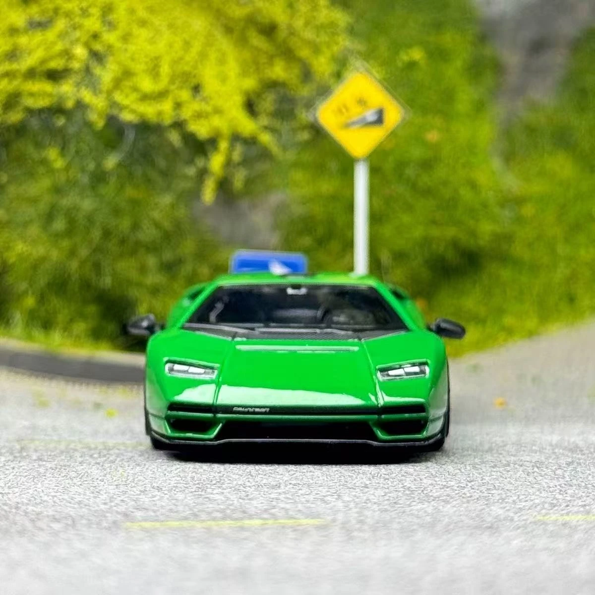 MINIGT 1:64 Countach LP 800-4 alloy car model