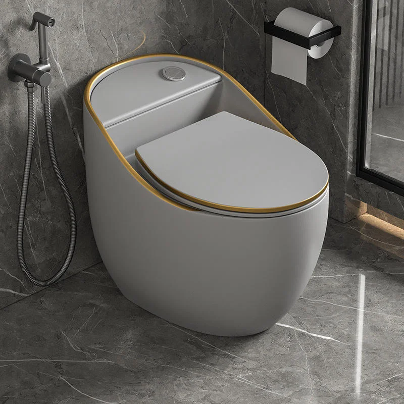 

Bathroom Luxury Hotel Shaped Black Toilet S-trap One Piece Dual Flush Ceramic Colored Wc Toilet Bowl with Gold Line