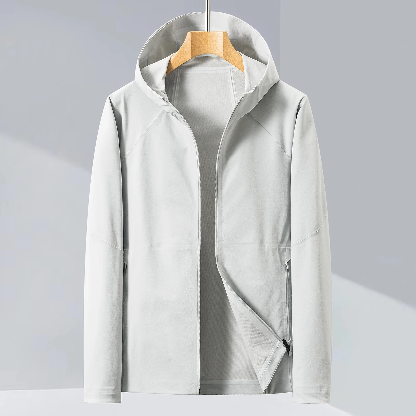 

Высококачественная мужская куртка нового фасона весна 2026: удобная, универсальная, модная, с капюшоном, в стиле верхней одежды для активного отдыха.