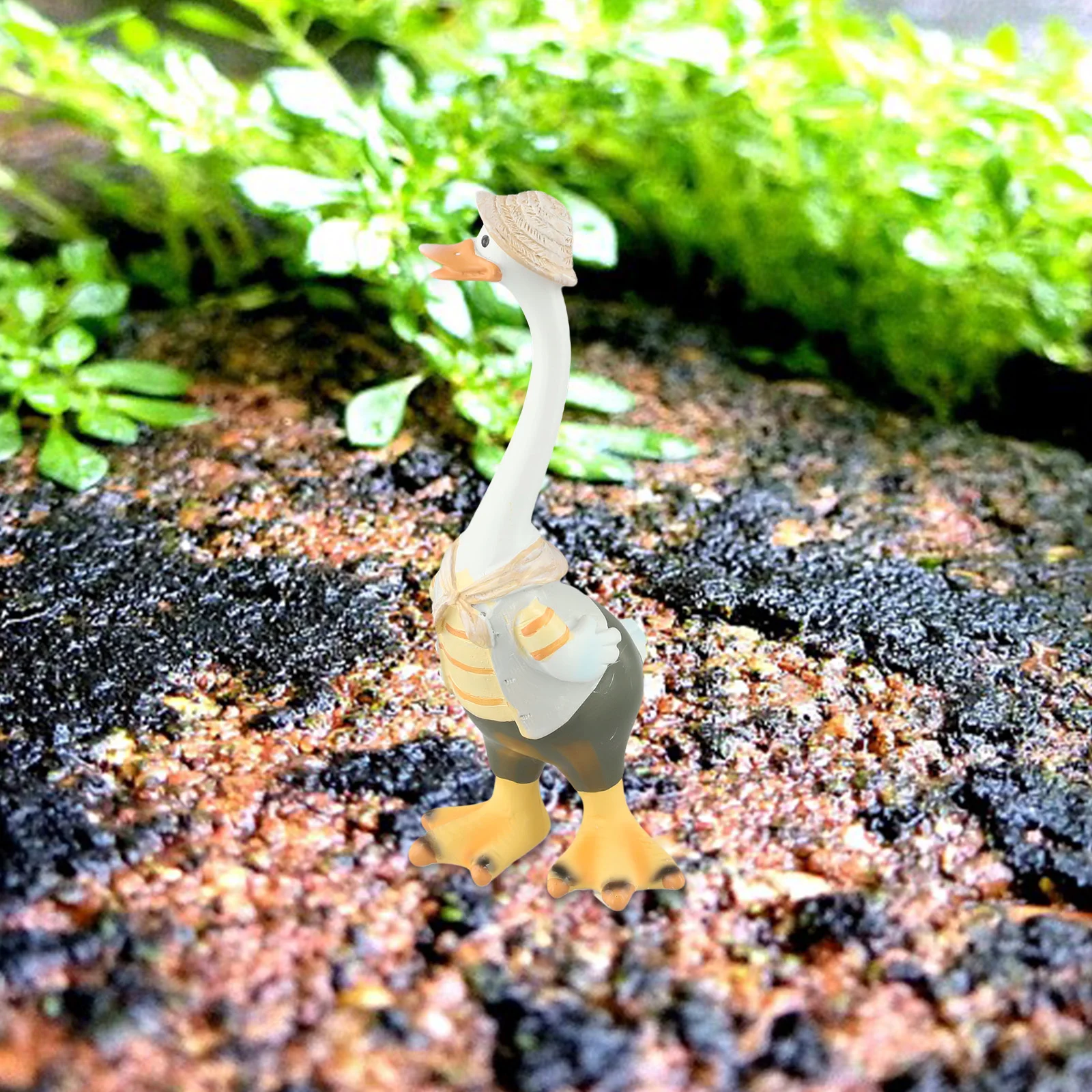 Decorative resin duck lawn ornaments depicting gardener couple weather resistant for garden and outdoor For landscape use