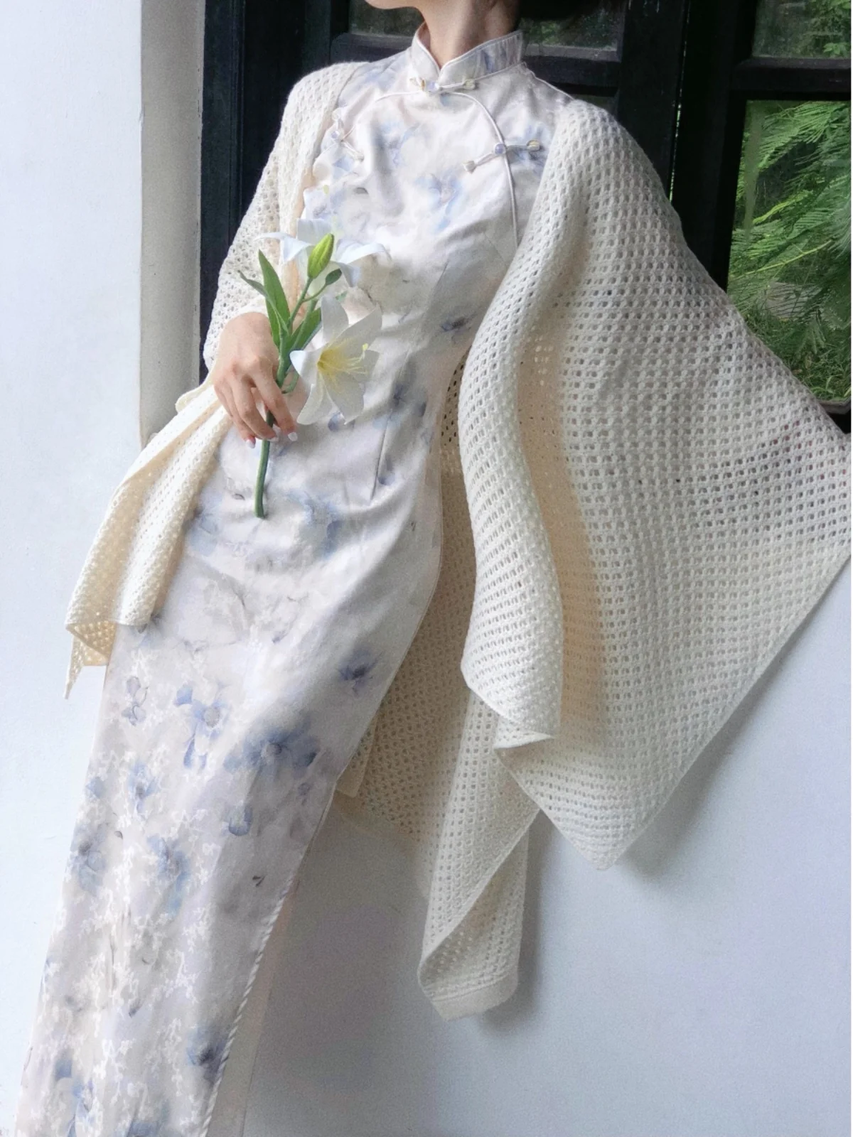 

Новое китайское обновленное платье-ципао с большими рукавами, в стиле французского холодного шика, для девочек, с высокой талией, длинная юбка