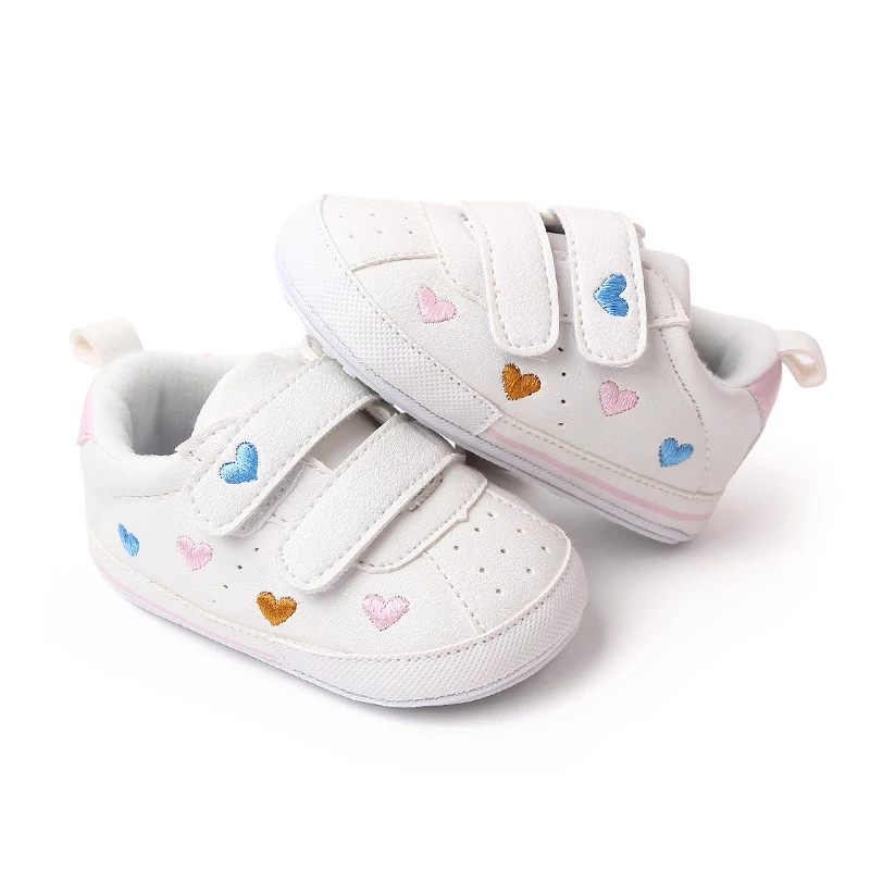 Zapatillas de deporte de cuero PU para bebé, zapatos planos antideslizantes con estrella de corazón, primeros pasos para niñas y niños