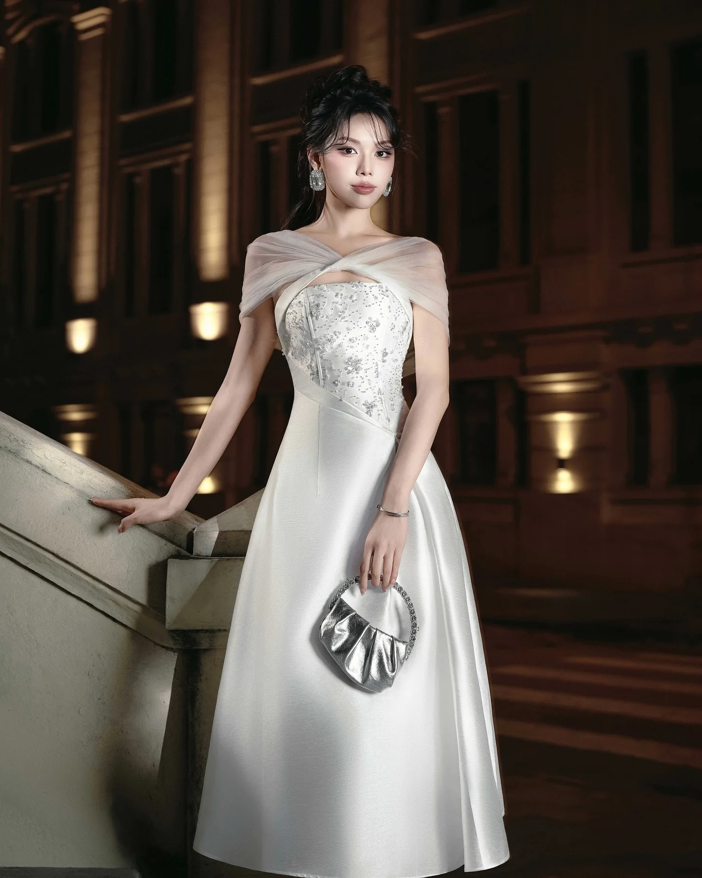 Robe de Soirée Trapèze en Satin Blanc, Tenue Moderne Personnalisée, Plissée en Clip, Longueur Thé, Tempérament