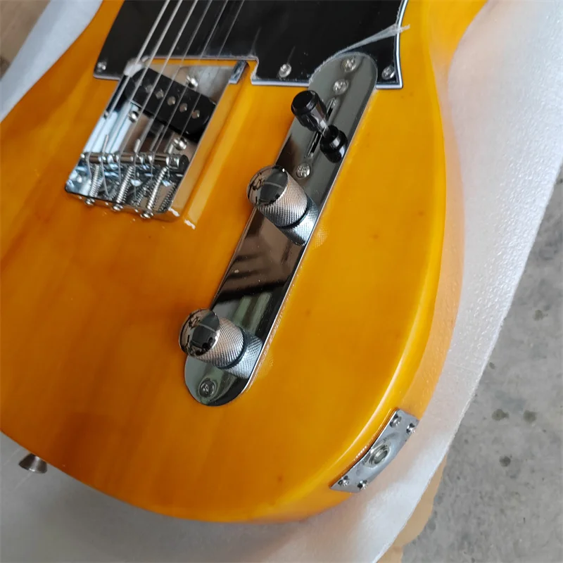 

6-струнная электрогитара классического производства, доступная на складе, готовая к немедленной доставке.