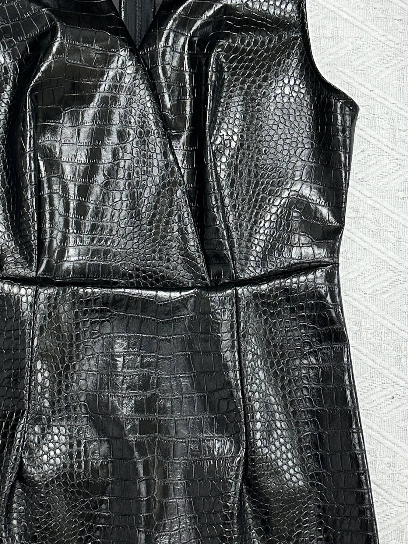 European American Crocodile Pattern Women PU Leather Sleeveless V-neck Vest Dress Hip Short Skirt Streewear Woman Bodycon Dress 6 European American Crocodile Pattern Women PU Leather Sleeveless V-neck Vest Dress Hip Short Skirt Streewear Woman Bodycon Dress 6