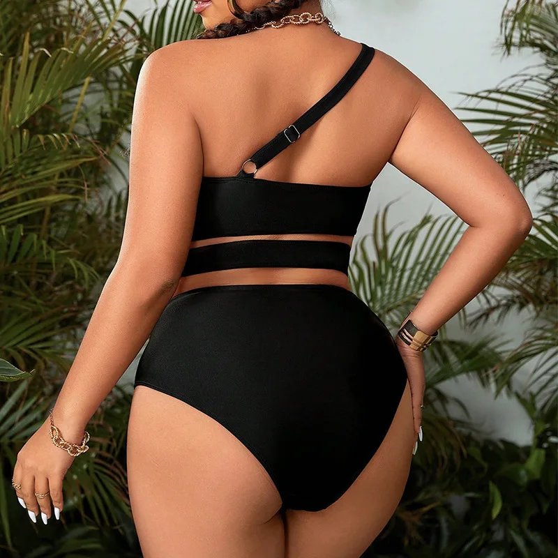 Traje de baño de talla grande para mujer, bañador Sexy con un hombro recortado, conjunto de Bikini con curvas, color negro, 2024