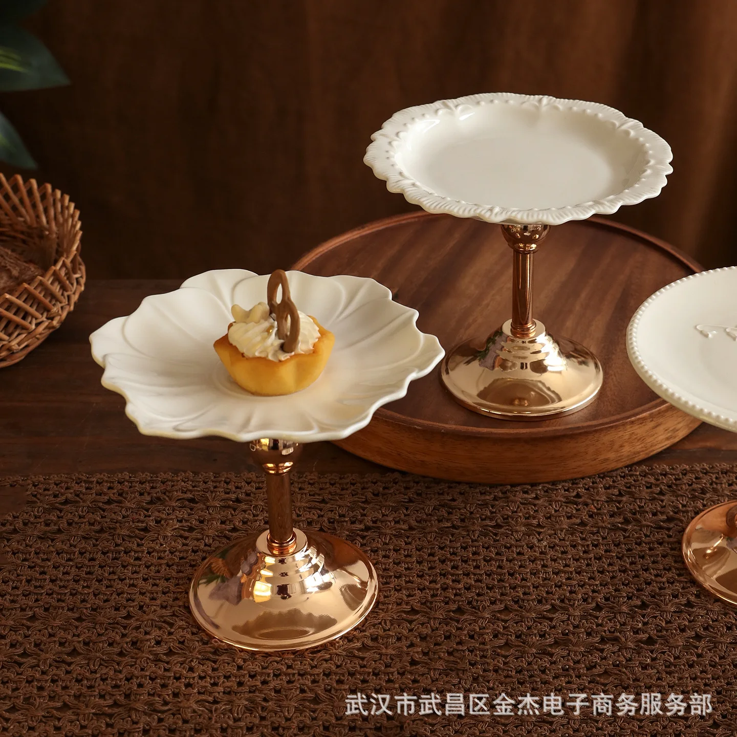 HYS French ceramic tall tray, relief fruit tray, light luxury afternoon tea snack dessert tray, exquisite high-foot