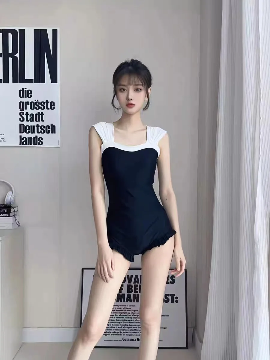 

Women's Bla Conservative One-Piece Swimsuit e Design Thermal Spring Bathing Suit Small Chest Covering Casual Sle