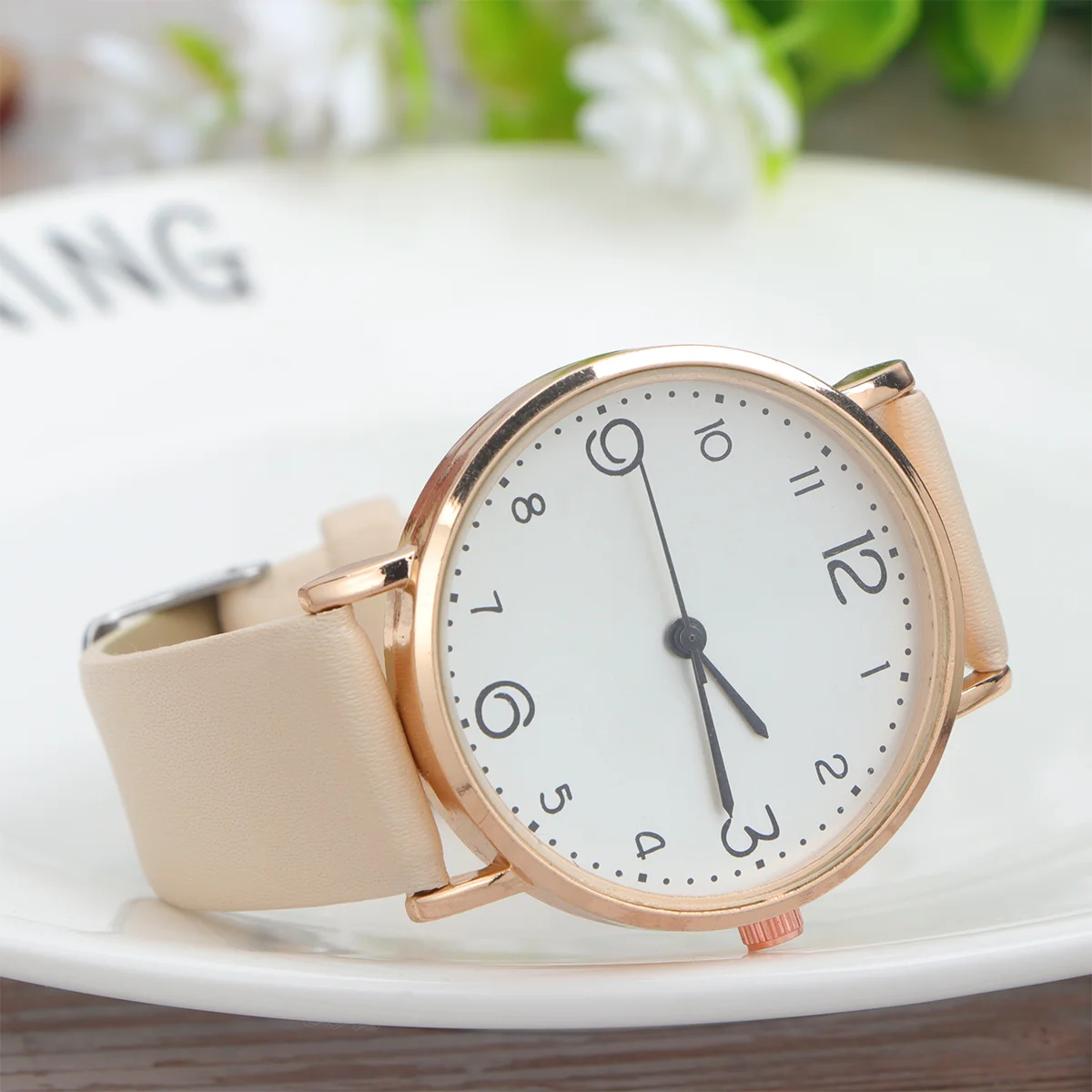 Casual Women Watch Fashion PU Strap Wrist Watch Quartz Watch for Ladies Girls (White) Women Quartz Watch