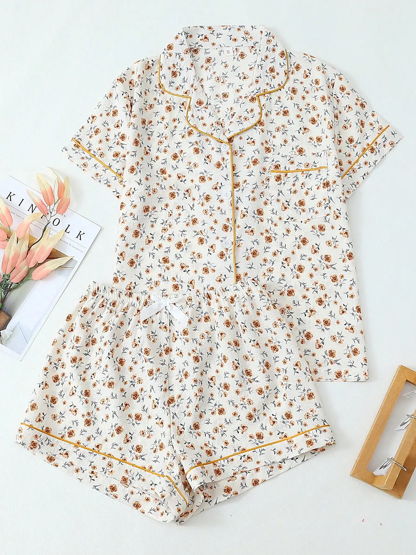 

Женский пижамный комплект с цветочным принтом, короткими рукавами, отложным воротником, карманами и шортами с завязками для дома на весну-лето