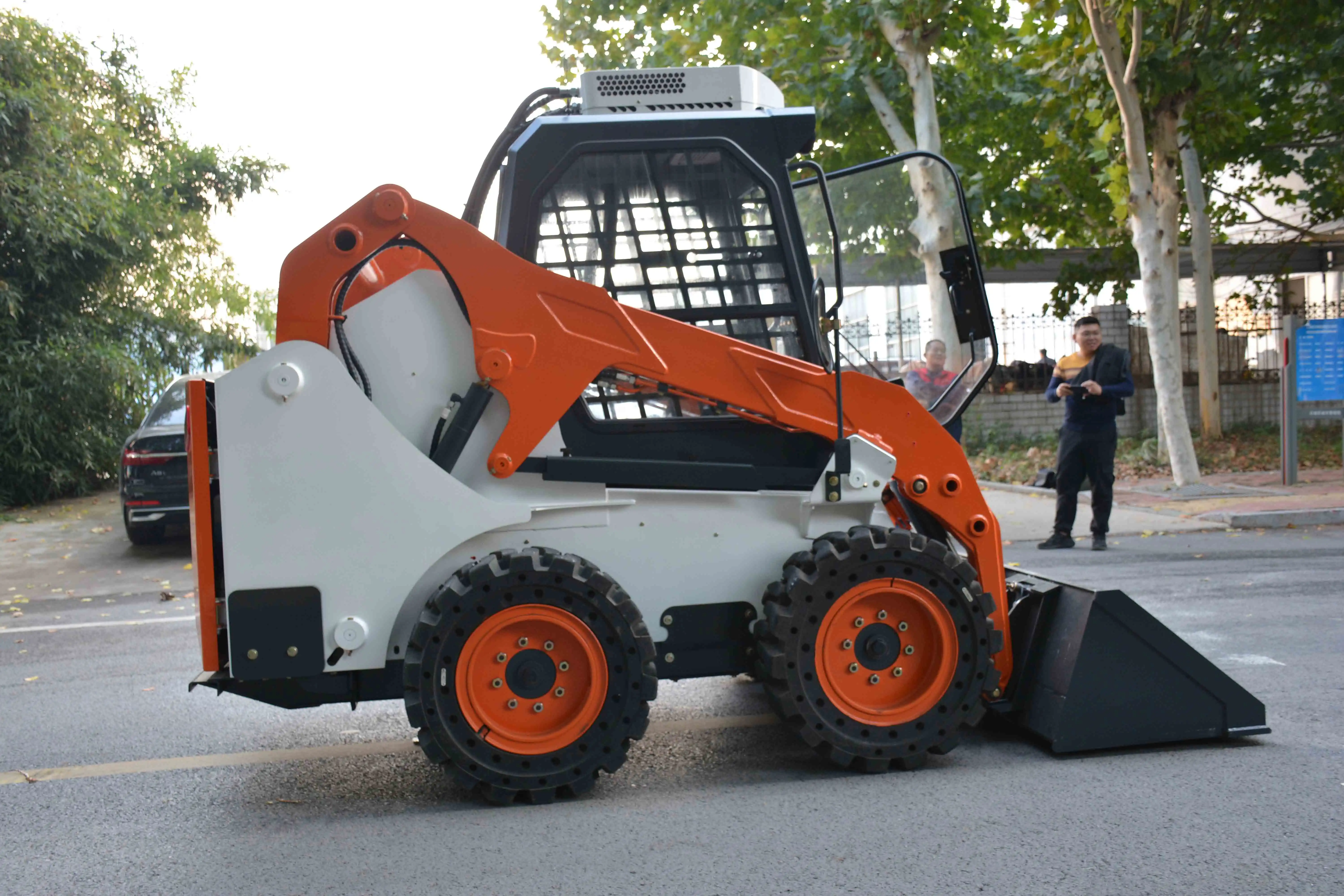 AST 맞춤형 스키드 스티어 로더 휠 로더, 캐빈 포함, 가족 농장 과수원 작업 및 건설 작업용